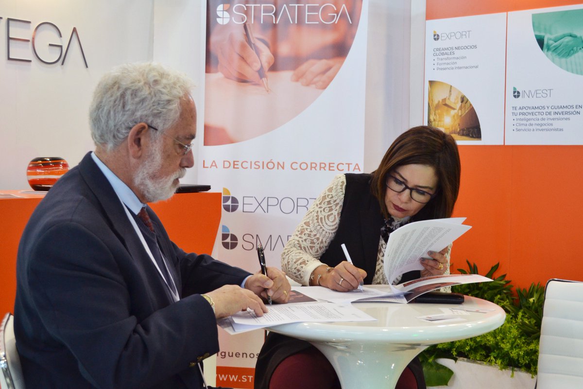 StrategaB's tweet photo. En el marco de #ExpoEuropa360, @StrategaB y @PazHorowitz firman una alianza estratégica para brindar un servicio integral a nuestros clientes en sus procesos de internacionalización y proyectos de inversión. #BExport #BInvest #LaDecisiónCorrecta #Stratega https://t.co/Y3SVybc5bK
