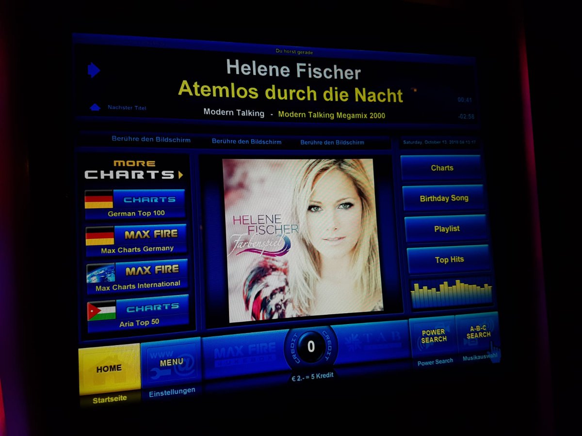 Bier tappen duurt 7 minuten en Hélène Fischer heeft geen adem. #Deutschland