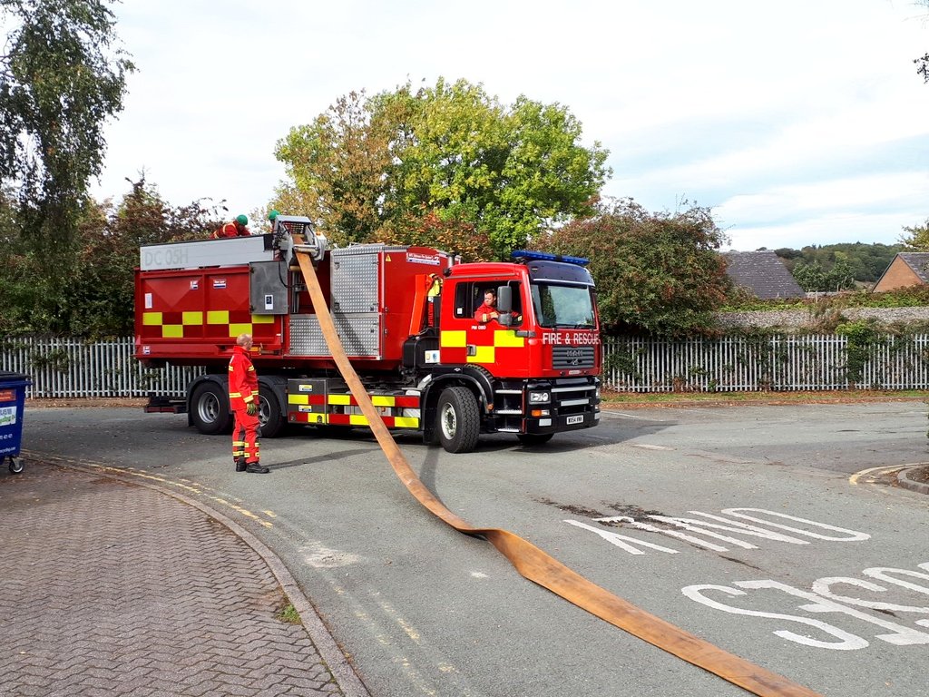 It's been a very busy fortnight for the station; We've welcomed FOUR new recruits after successful completion of their training course! An initial HVP course is also currently under way, while other crew members have passed LGV initial &amp; Drill Ground Supervision! 👍 🚒 #teamMAWW