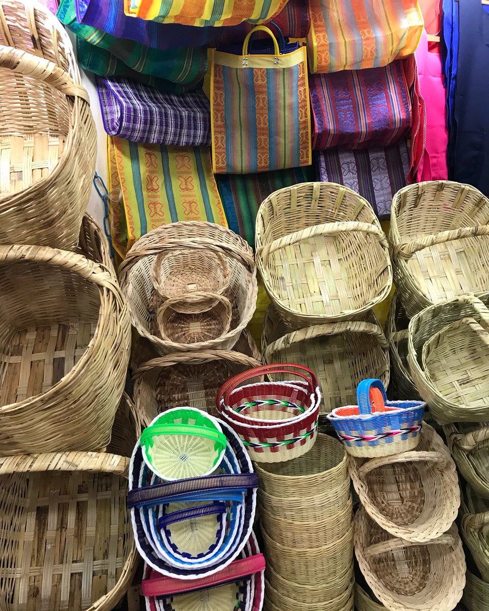 AgustinDany's tweet photo. Con la apertura de la salida del #metromerced a la nave mayor del #mercado #merced se abre la gran oportunidad de visitar el mercado paso a desnivel de artesanías #cdmx https://t.co/dTkmzxAeMB