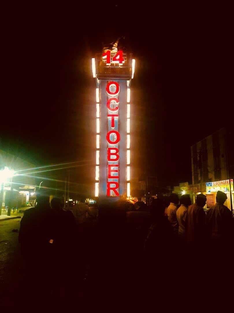 OMARMYARE1's tweet photo. Banaadir Regional Administration engyarisow build a remembering monument decorated with 14 October one of the biggest bomb attack in history after 9/11 at Zope junction Mogadishu-Somalia to commemorate those who lost their lives that horrific attack (800 dead) in 14 october 2017 https://t.co/Lw7RPXqOoq