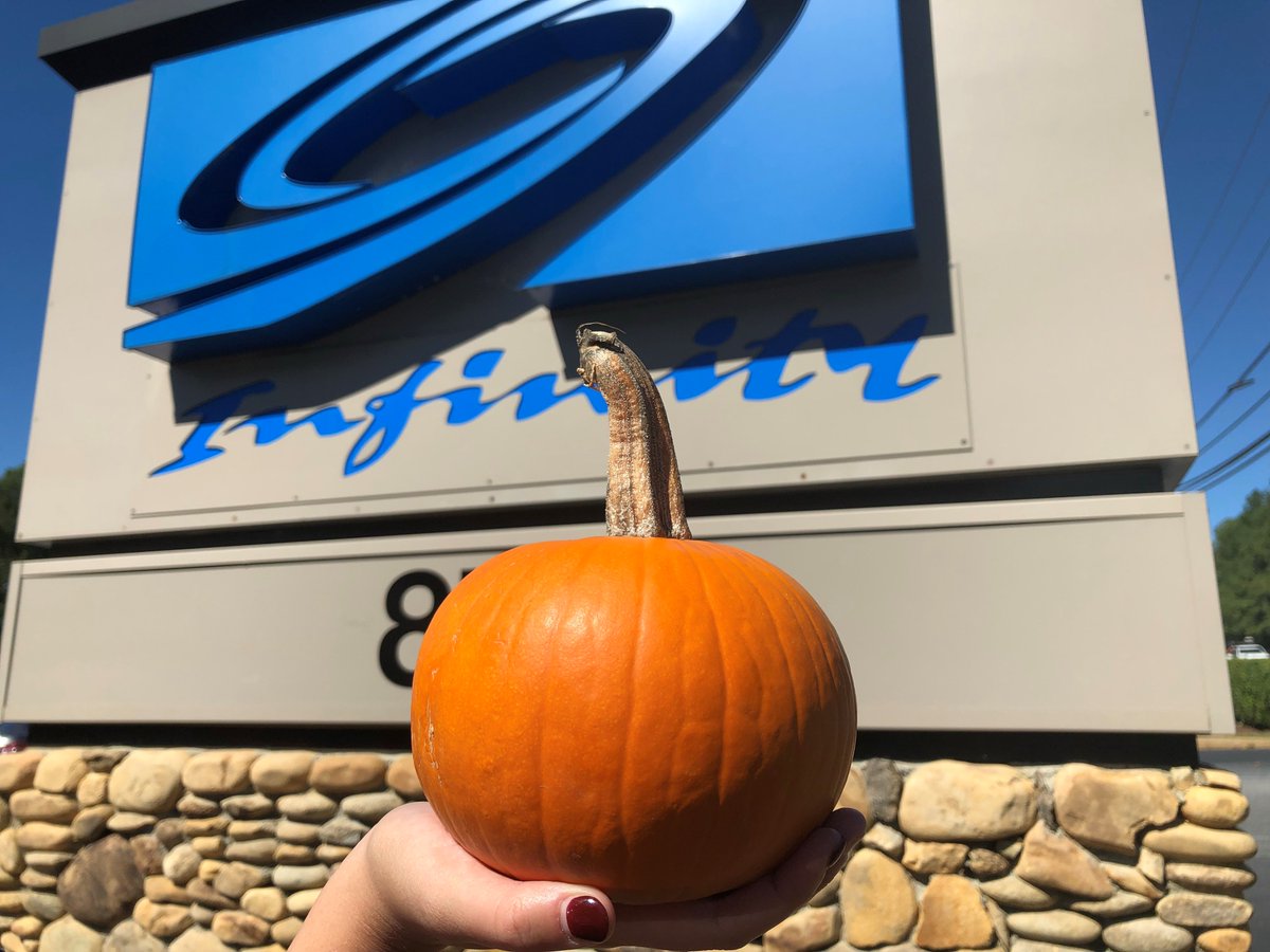 InfinityMktSC's tweet photo. New office, same #fall décor! #FlashbackFriday #InfinityAndBeyond #Infinity25 https://t.co/lIzJ0gLSOv