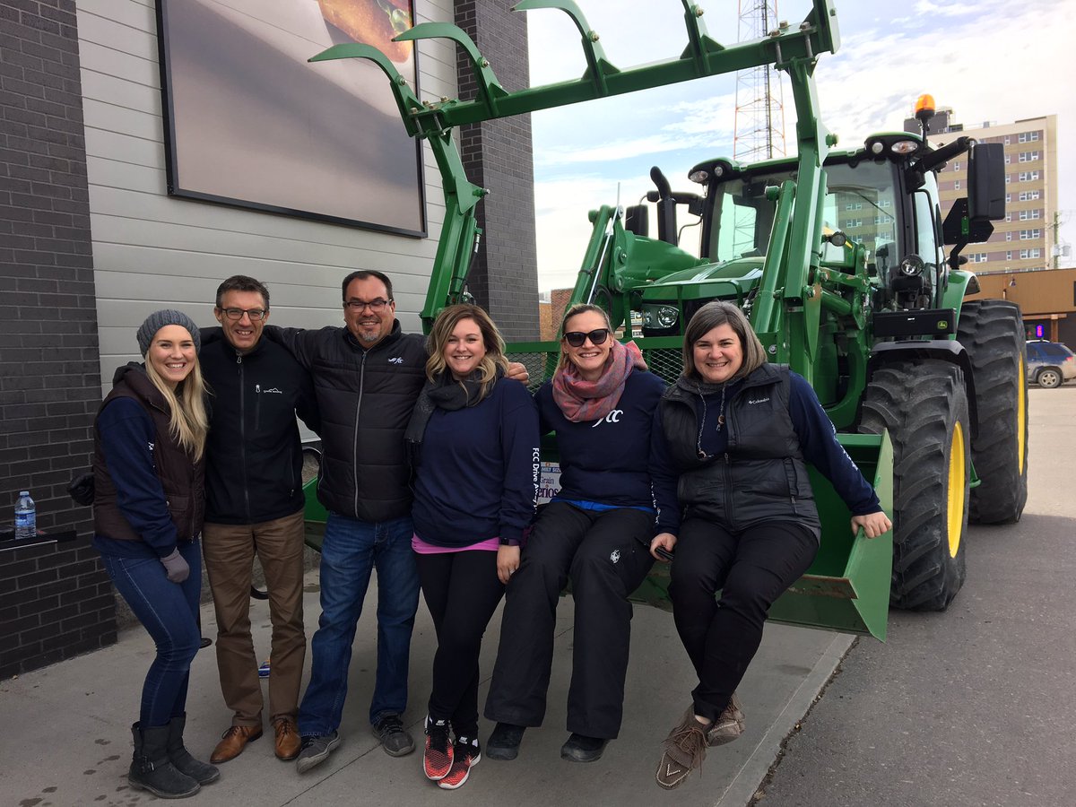 Thanks to the <a href="/FCCagriculture/">Farm Credit Canada</a> crew for working so hard on the fundraiser BBQ today to Drive Away Hunger at our local #Dauphin &amp; District Food Bank! <a href="/NicoleM83870398/">NicoleMcDonald</a> <a href="/steph_willey/">Stephanie Willey</a> #lovelocal