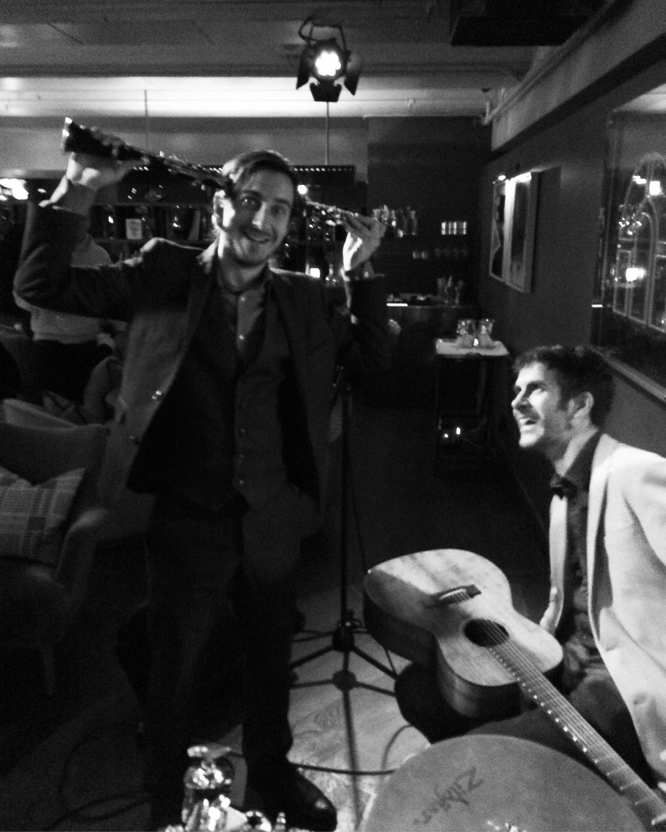 NightandDayColl's tweet photo. Some splendid #gigs recently for the #clarinet #drums #guitar trio <3 Keep up-to-date with our gigs on https://t.co/sHhImi1r51 <3 #jazzband #london #londonmusic #GATSBY #uk #england #wedding #weddinginspo #vintage #vintageclothing https://t.co/uEHreLrDR0