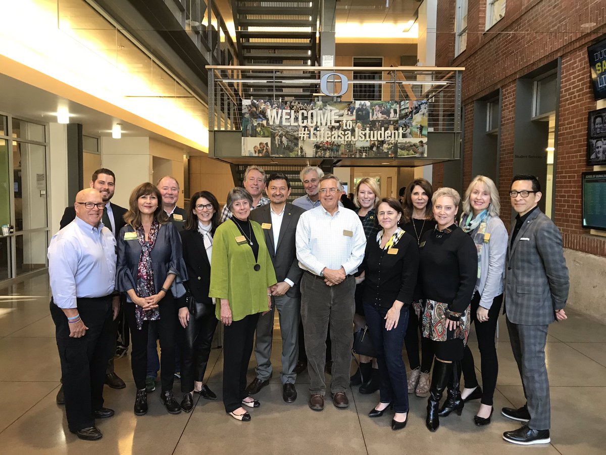 GlobalPRMolleda's tweet photo. We are so fortunate to have an engaged, committed, and thoughtful Journalism Advancement Council @UOsojc Thank you for all you do in support of our students, faculty, and staff! #GoDucks https://t.co/X7kgrr1KZi