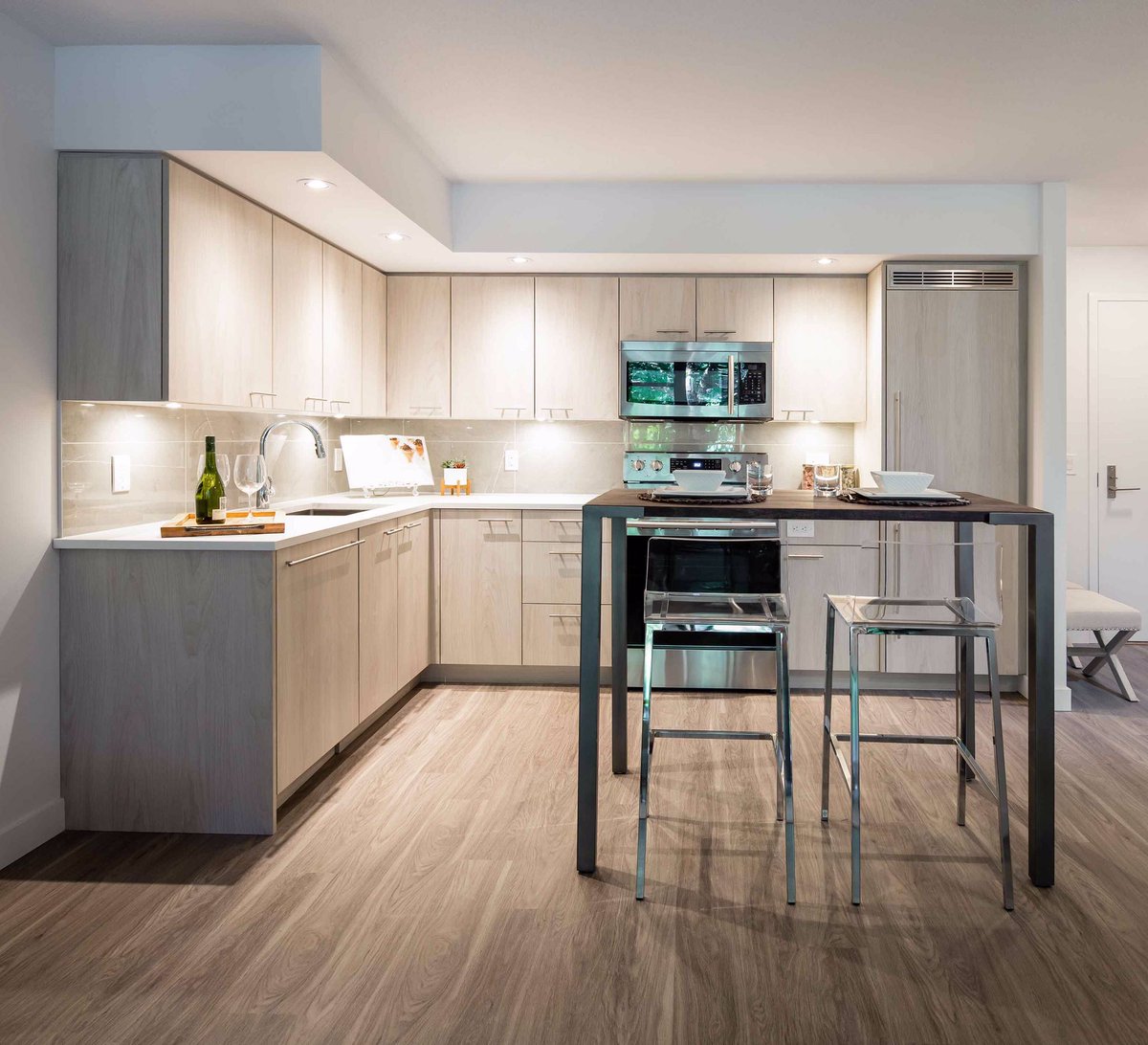 CapResidences's tweet photo. We have modern kitchens with top appliances, quartz countertop, European style soft close cabinetry, and fridge/freezer and dishwasher doors with the cabinetry finish for a seamless and elegant look.
#capilanoresidences #applynow #rent #rentals #everythingonyourlist https://t.co/uZ6gm9xlcv