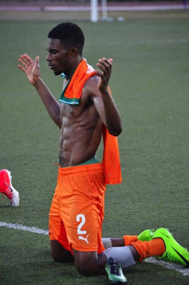 TamegnonConsult's tweet photo. Le capé arrière droit ivoirien, et capitaine de l'AS TANDA FC, Britto Willie Anderson est nommé meilleur arrière droit ivoirien et figue dans le 11 de la saison.
LE @LKsportif en parle : https://t.co/N4QQidqcwc
#dagou #tamegnonconsulting #congratulations #hardwork #civ https://t.co/CKrARkctbO