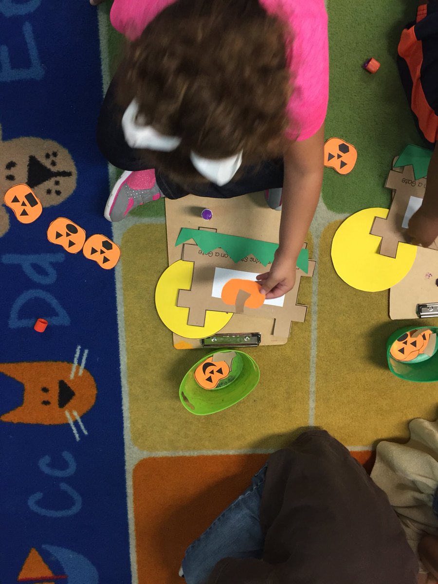 DeenaBrendin's tweet photo. Crafting 5 Little Pumpkins Setting on a Gate today so much fun. @BrenhamEclc https://t.co/i7J3srEyrH