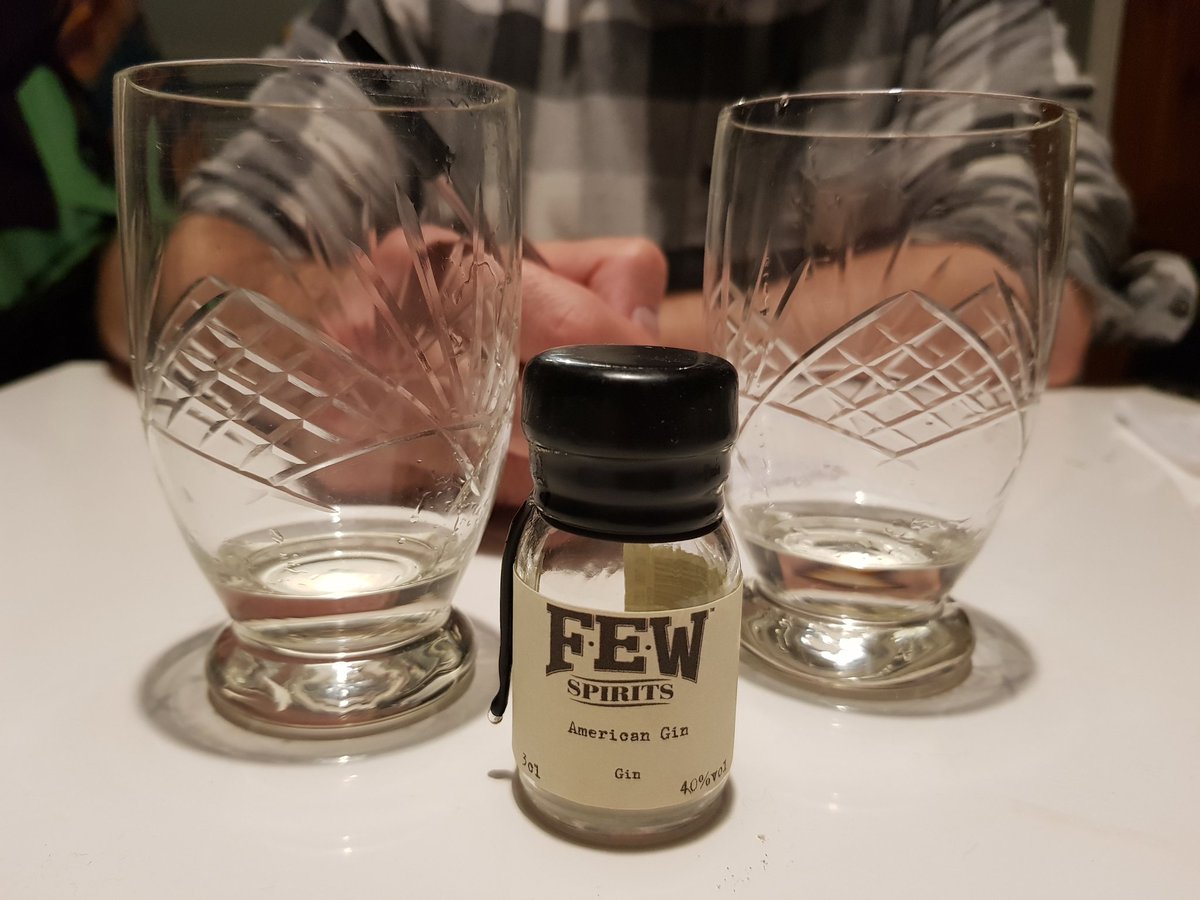 TheGinfluence's tweet photo. Round 2: @fewspirits @MaverickDrinks American gin. Loud gin with the sweetness of vanilla, citrus. I picked up candy floss notes. Also picked up on the clean finish @Damo61666 kept getting mint which must be the freshness
#gin #drinking #friday
#fewfriday https://t.co/CYKxDM8D6g