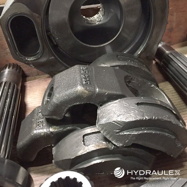 hydraulex's tweet image. Here's some pics of the internals of a Kawasaki K3V Series unit that suffered a catastrophic failure.
-
#kawasakihydraulics #kawasaki #k3V #seenbetterdays #hydraulicrepair #hydraulex #metaris #pistonpump #hydraulicparts #rightreplacementrightnow
