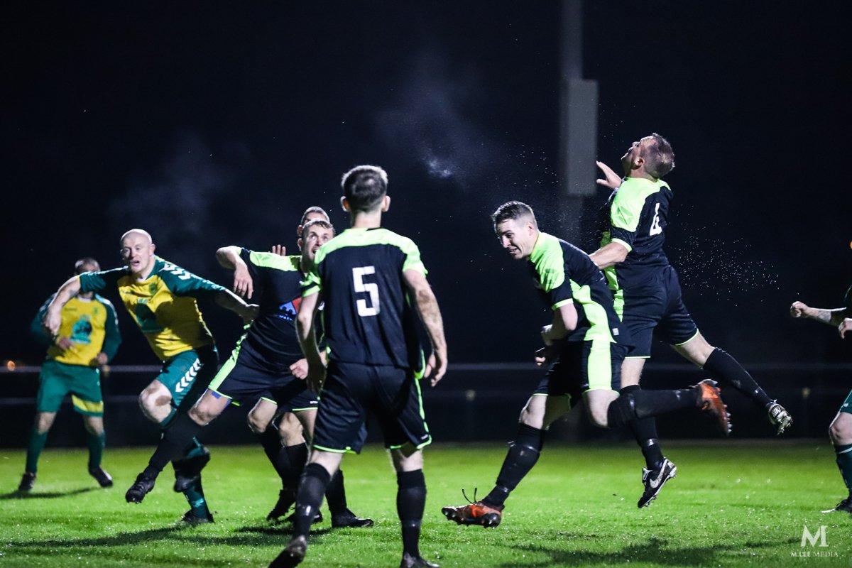 MLeeMedia's tweet photo. Few pictures from tonight @MunsterSenLgue Senior Premier match: @RockmountAFC 2 - @leeds_afc 0. More pictures on the Facebook page: https://t.co/kNvkFGdmRu #MSL #RockmountAFC #LeedsAFC #MLeeMedia https://t.co/ixnKcM4yX8
