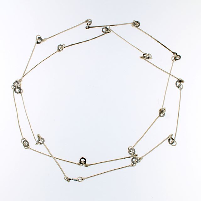 ELudviksDesigns's tweet photo. Long silver necklace, hand hammered sterling. Setting up #LawrenceParkArtshow2018 #communityinvolvelemnt #artsincommunity #ludviksdesigns #artshow #pendat #silver #silverandstones #handmade #sterling #oneofakindart #wearableart #lawrencepark https://t.co/4lxXSB9kwg