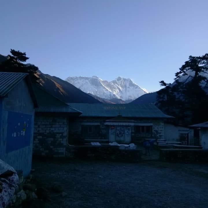 AimingL's tweet photo. Mt. Everest is visible from Tengboche Monastery early in the morning. Thank you for the picture sir Yunan. #ebctrekking #ebctrek2018 #autumntrek #grouptrek #funtrip_with_aimingadventure https://t.co/LXpbpxjTYQ
