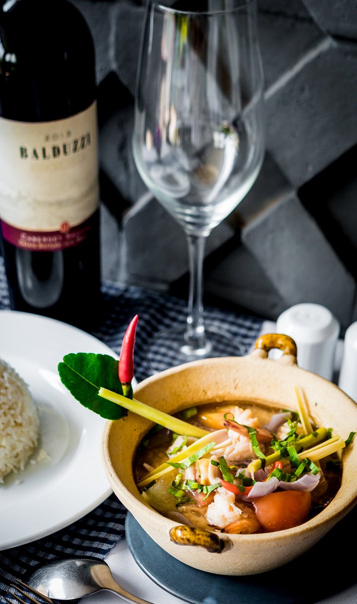 Popular_residen's tweet photo. Our delicious meals prepared by Le Chef are mouth watering and guaranteed to satisfy! Once you sample our fusion of Khmer and Western cuisine for Breakfast, Lunch and Dinner, you will be coming back for more! Residence Cafe Restaurant is a paradise for food lovers.

#popularhotel https://t.co/q9JDX4LkLv