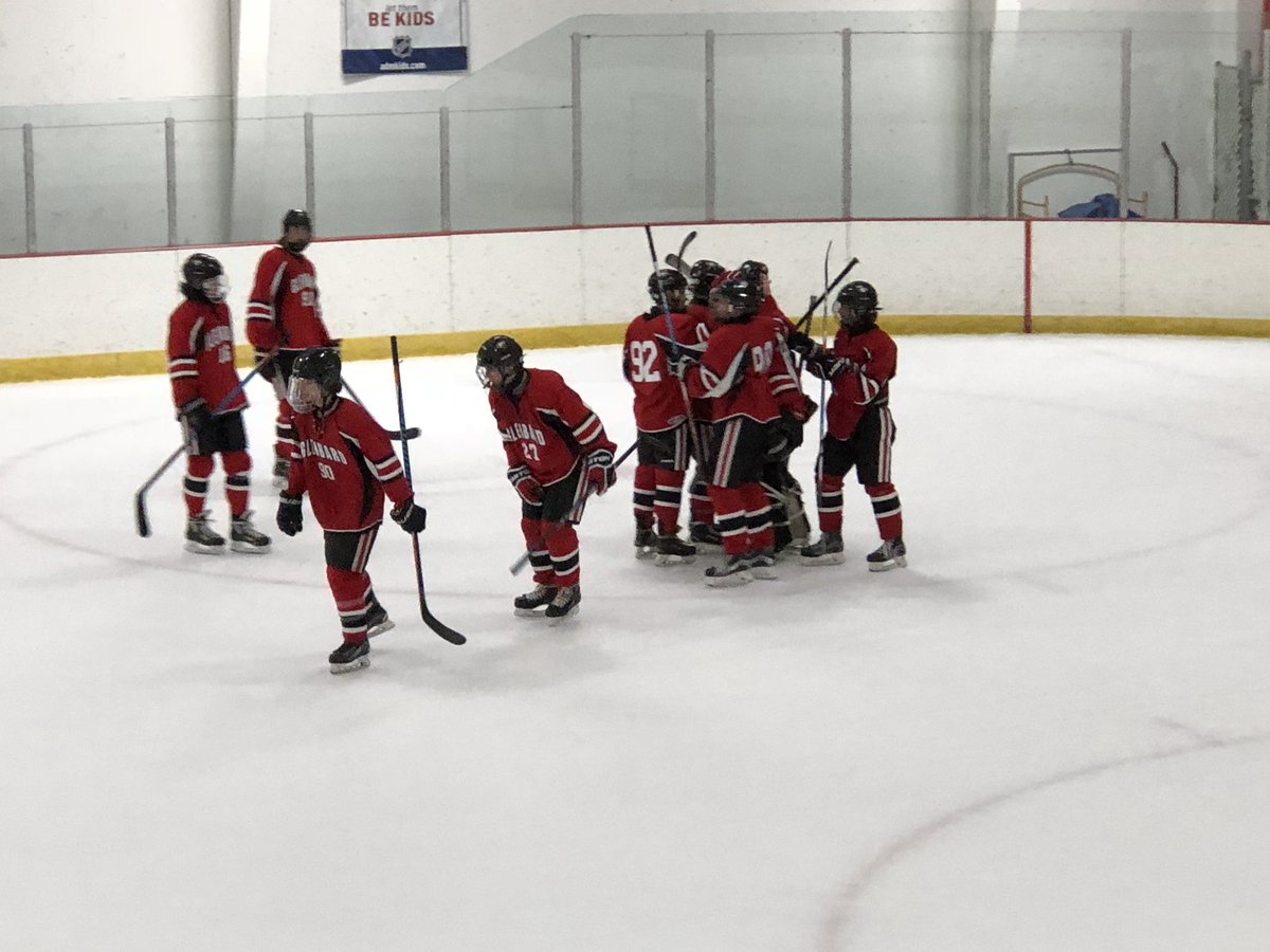 cupojoe88's tweet photo. @GlenbardHockey with the 6-1 win over Naperville Central. #augdog https://t.co/bj5lNmw2AL