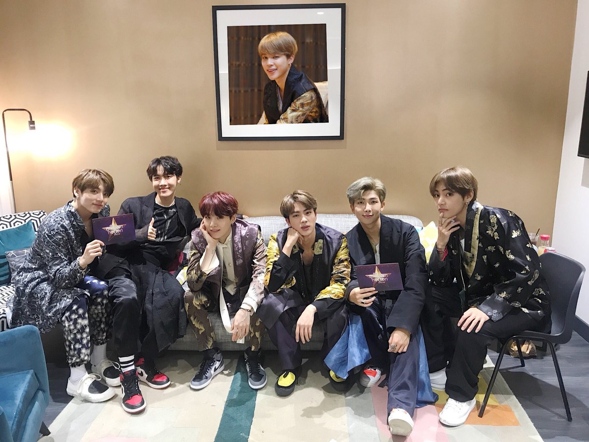 luv :) 𝘑𝘒 | 🐰🌙 tweet media