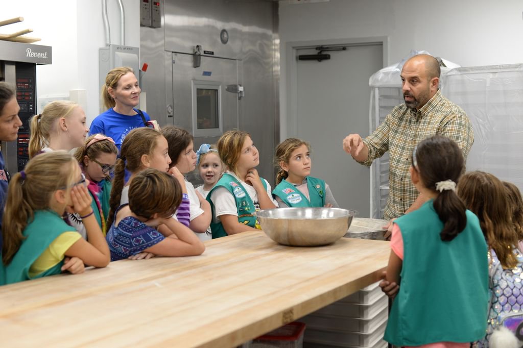 RBCHOSPITALITY's tweet photo. We welcomed the @girlscouts to @bellmarketnj today! Richard shared the steps we take to reduce our impact and how chefs have the power to create positive change for our environment.  Its up to all of us empower and inspire young girls to realize their full potential. https://t.co/rUQ87iZjng