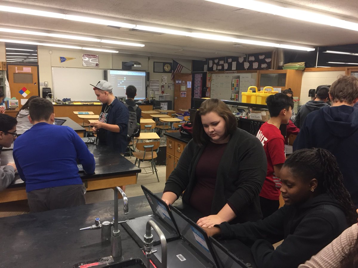 mrsbwalters's tweet photo. We love @quizlet! #WeAreLaFollette #LHSExcellence #makelearningfun https://t.co/AHhtQQnU3o