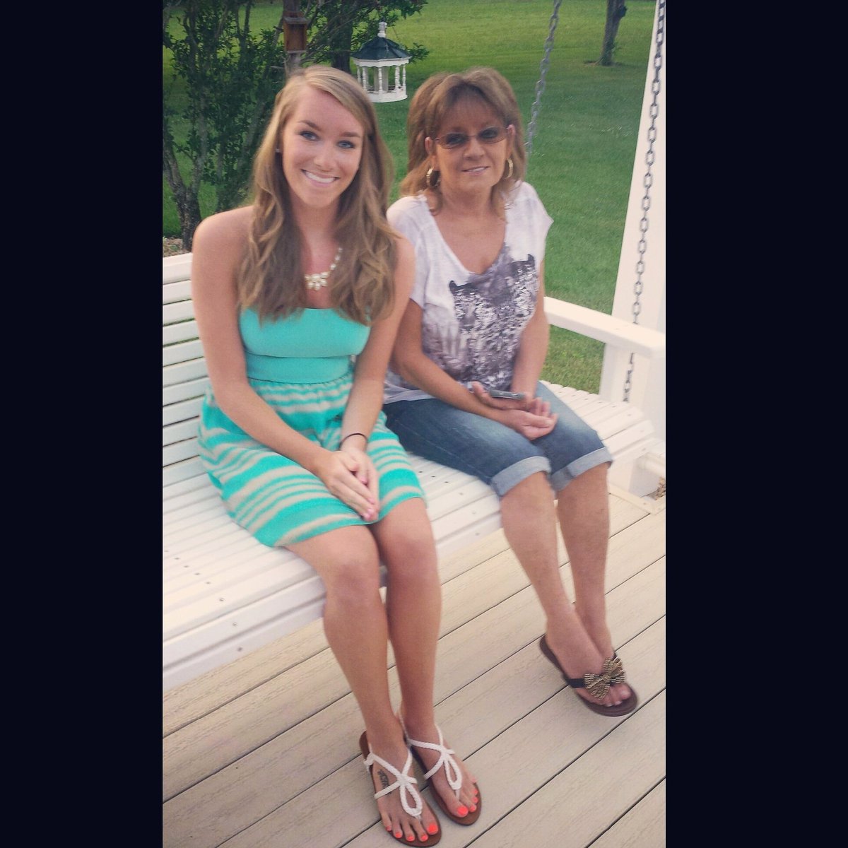 Today would have been my beautiful mom's 60th birthday. I miss her more and more every day. I would give anything to be spending the day celebrating with her, but I know the celebration is much sweeter where she is. I love you, mom. Happy birthday ❤