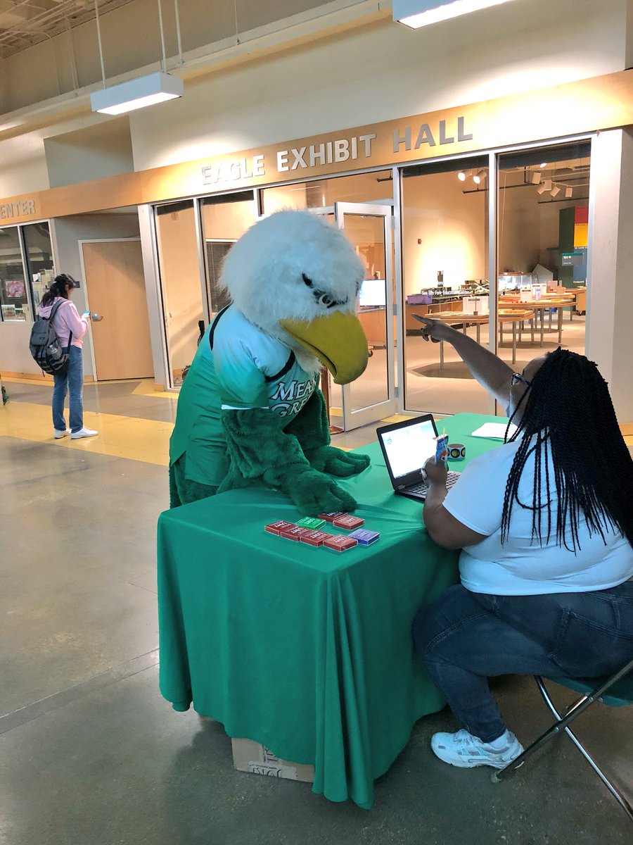 NTScrappy's tweet photo. #FamilyFunNight is always a good time! #NonTradWeek 🦅😁 https://t.co/dOOmU7C3HS