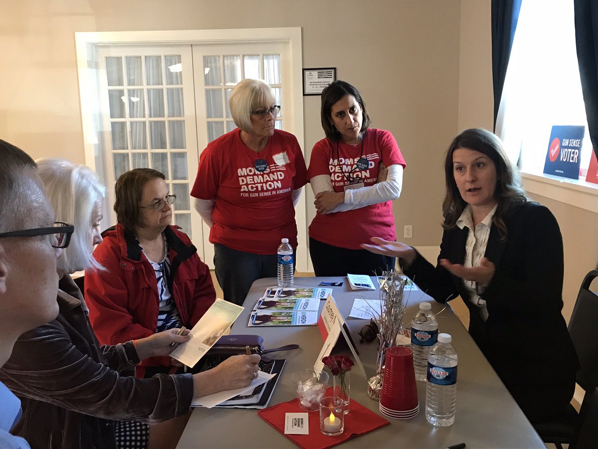 HilaryUhlig1's tweet photo. We fell in love with our #GunSenseCandidates at our “political speed dating” event to kick off @MomsDemand national Weekend of Action! These leaders will act to prevent gun violence. #orpol @Everytown @shannonrwatts @KateBrownForOR @SollmanJaneen @CourtneyForHD26 @sarah_grider https://t.co/SCEHq7G0YX
