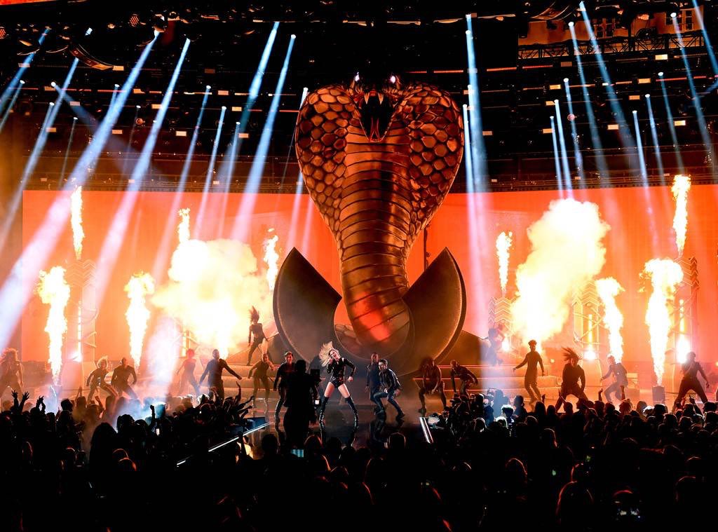 SilvioSwift's tweet image. Guys... I still can’t get over this amazing performance #TaylorSwiftAMAs ❤️