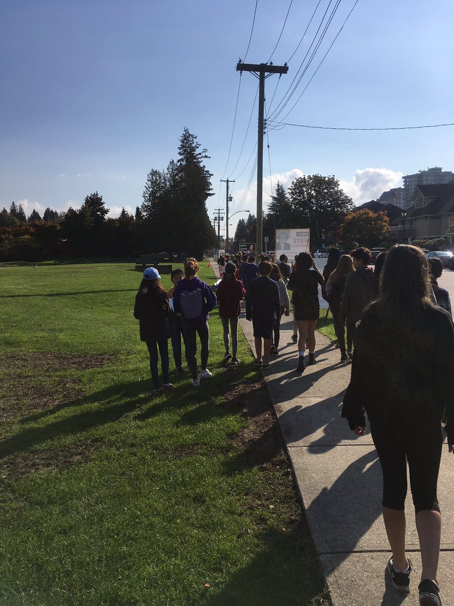 Grade 6 and 7 LFI students walk the community to view municipal election posters! <a href="/ecole_PJ/">École PJ</a> @ecolepjpac <a href="/jessicajmhall/">Jessica Hall</a> <a href="/tarazielinski/">Tara Zielinski</a> <a href="/WestVanSchools/">WestVanSchools</a> #westvaned