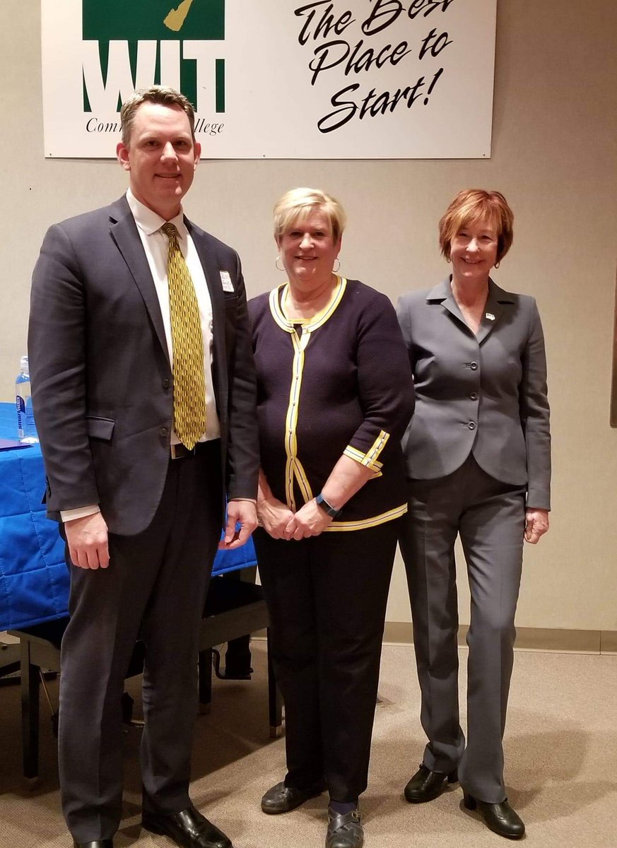 JackieforIowa's tweet photo. Photos from the Woodbury County forum. There is a choice to be made in November and that choice is clear. #VoteBlue #SmithForSenate https://t.co/C2Y9FDoL2s