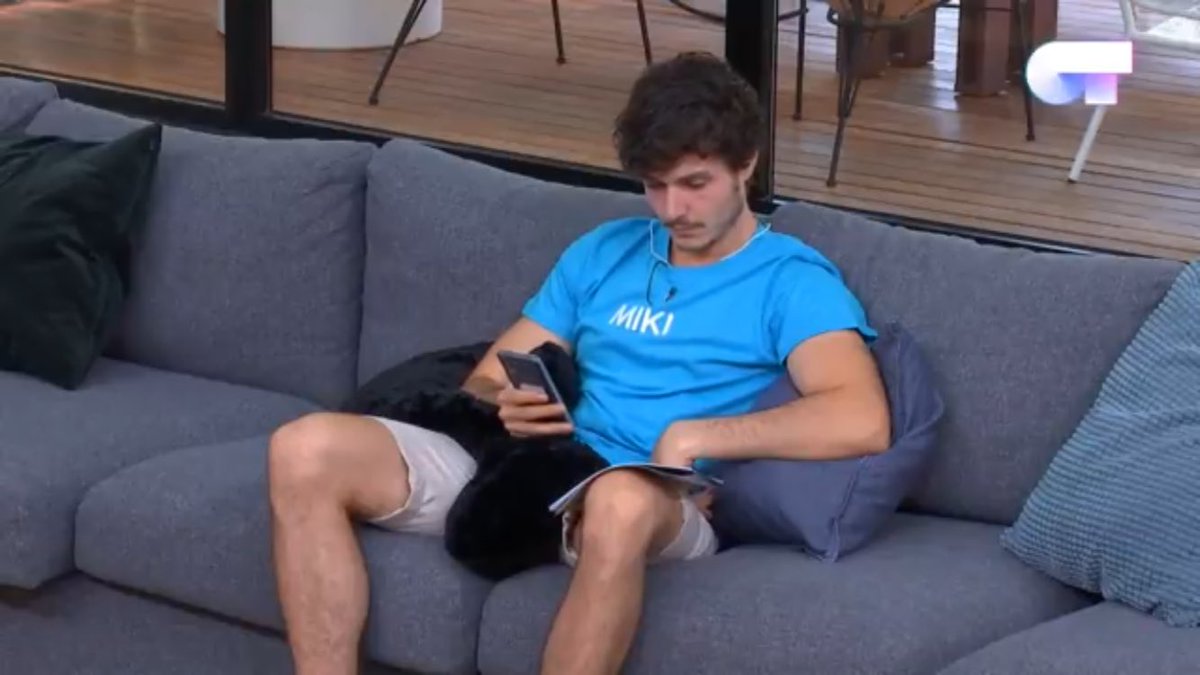 kindcinsecure's tweet image. Yo, concentrada siguiendo gente: