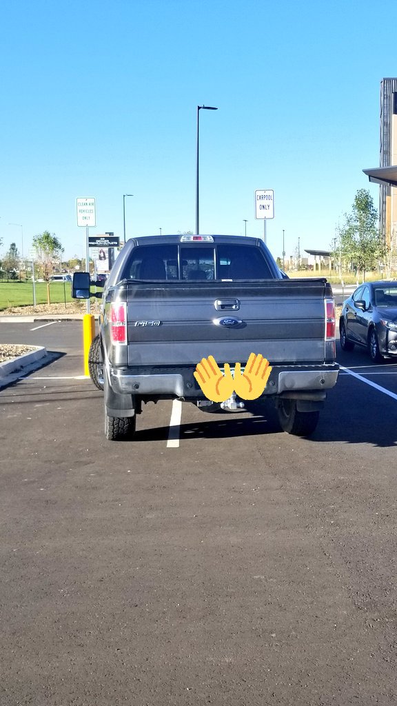 daniellefoiles's tweet photo. #YouCrossedTheLine taking up a car pool and a clean air vehivle space. Geez.
@KyleClark @9NEWS #HeyNext https://t.co/rO9Bd3o7mF