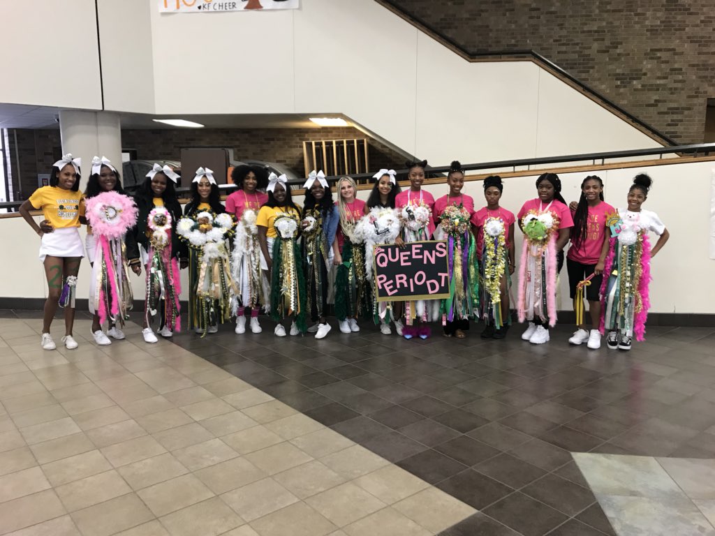Queensofkf's tweet photo. A few of our Queens for Homecoming!! We love you ladies!ππ#Queensofkf #kleinforest #kisd #girlempowerment #greenandgold https://t.co/lztAbmcL2q