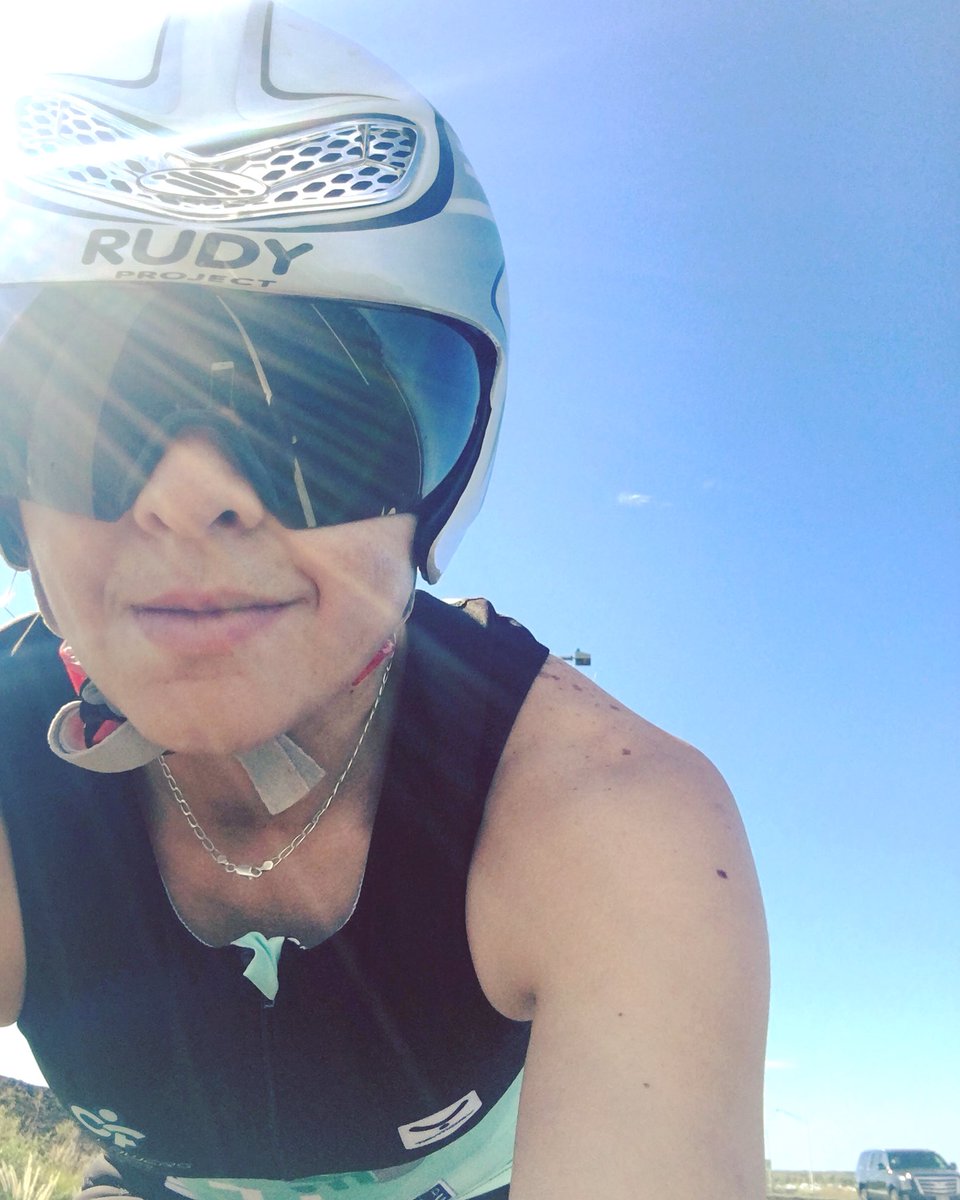 Cariiflowers's tweet image. Un día para el campeonato del mundo de Ironman en Kona Hawai. #IronmanWC