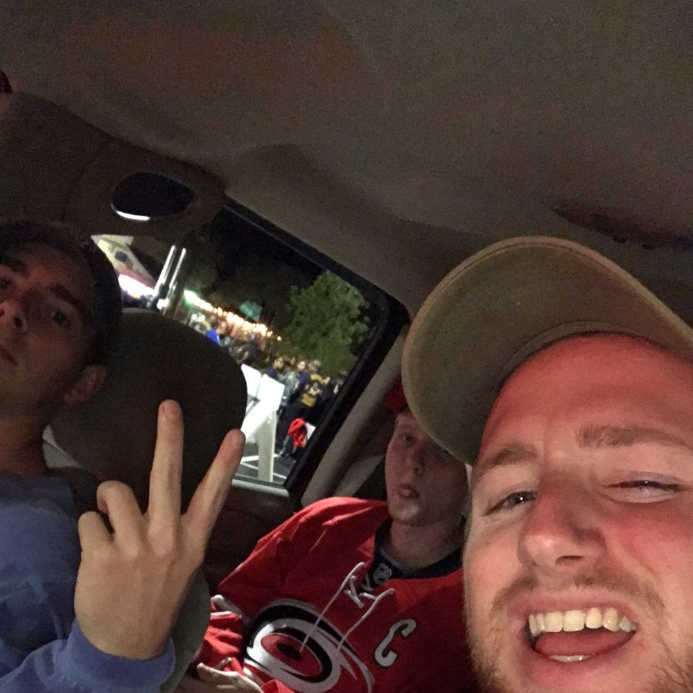 Graybay22's tweet photo. Getting free food! @zaxbys @getStealz https://t.co/9Ox78nggRz