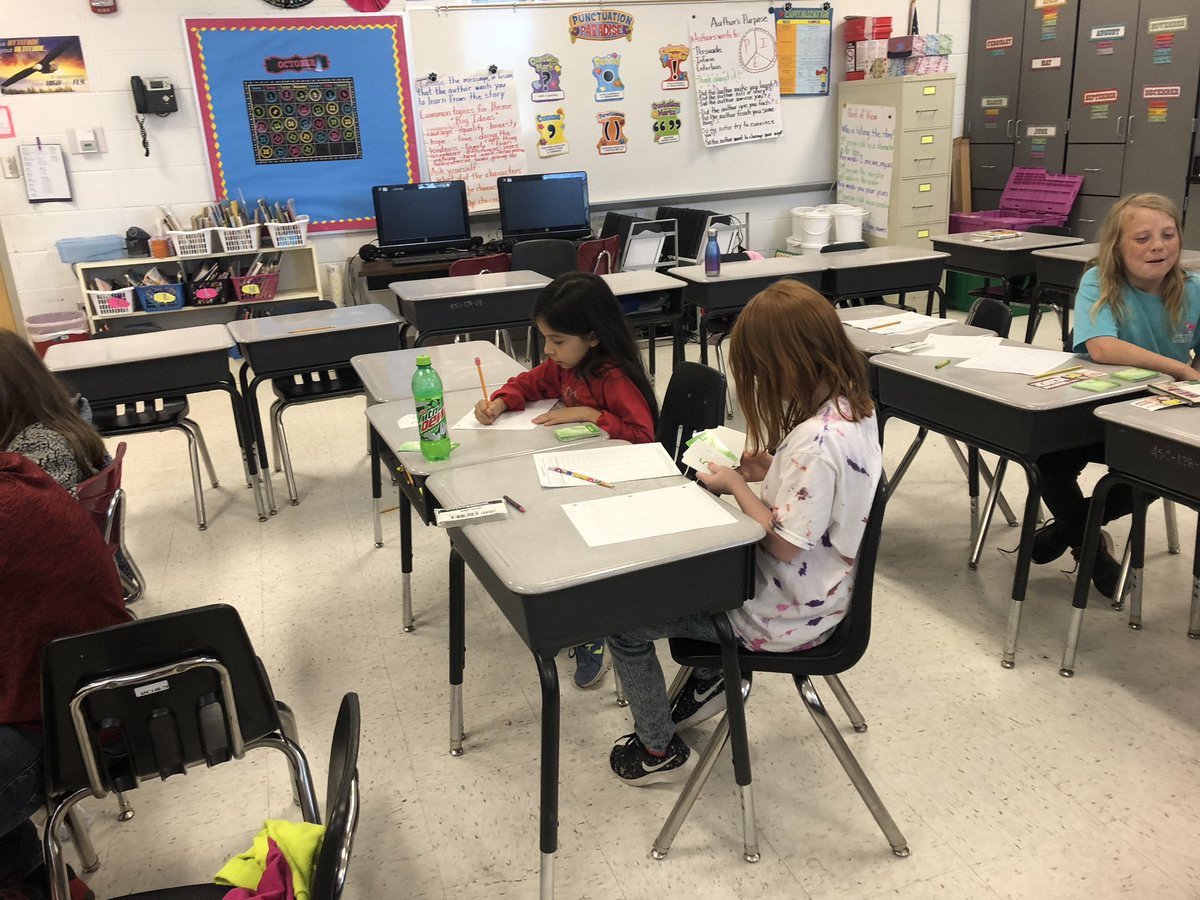 Guthrie14Karen's tweet image. 3rd grade worked on their multiplication facts today using Multiplication War and Capture Array games.#learningatitsbest#blueribbonschool