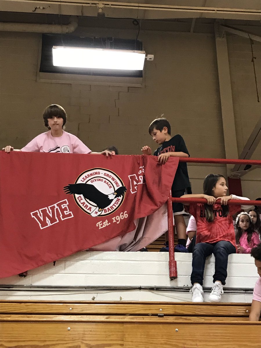 MsBrooks_CBE's tweet photo. Teamwork makes the dream work! Thanks to all the @ClaraBartonElem students who came out to Volley For Support! https://t.co/3QzWfTBWCN