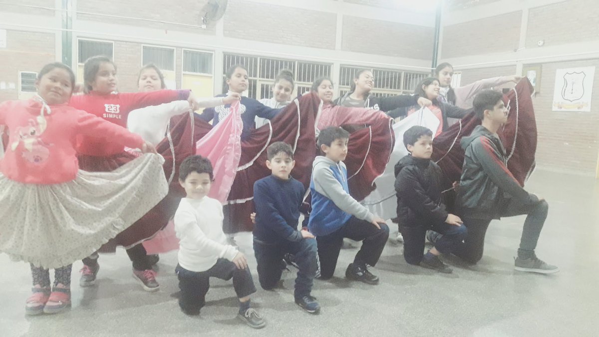 Niños felices #PlayonesEducativos  bailan folklore B Limache #MareaAzulPE <a href="/artydance23/">Gilda Rodríguez</a> <a href="/fguillesaavedra/">GUILLERMO SAAVEDRA</a> <a href="/patriciapinasco/">Patricia Pinasco</a> <a href="/juancarlosvilc/">Juan Carlos Vilca.</a> <a href="/UrtubeyJM/">Juan Manuel Urtubey</a> <a href="/danilisanti/">Daniela Lisanti</a> <a href="/aniberruezo/">analia berruezo</a> <a href="/larubita70/">Rubita Bijou</a>