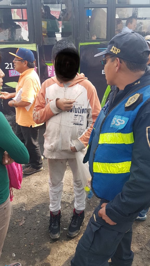 LaSEMOVI's tweet photo. Durante operativo #BlindajeCDMX, de #Semovi en conjunto con @SSP_CDMX, fue localizado un menor de edad con reporte de #AlertaAmber, el cuál fue resguardado y trasladado a las instalaciones del Centro de Apoyo de Personas Extraviadas y Ausentes #SemoviInformavigi https://t.co/PhiH1rPsSS