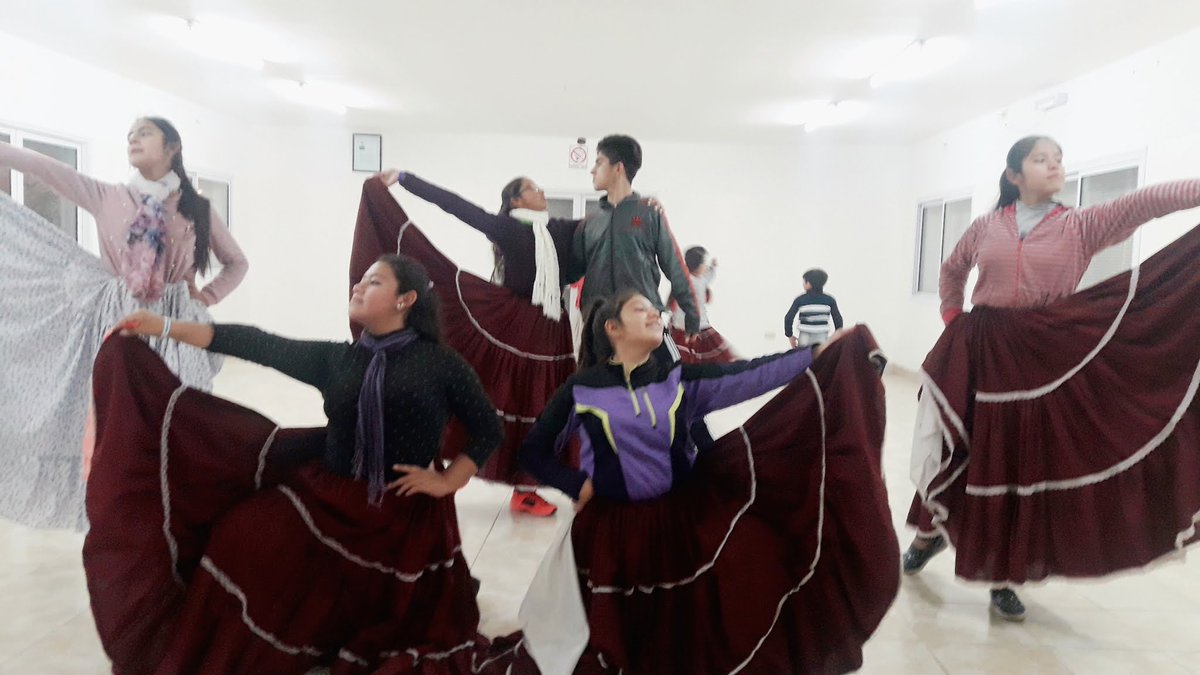 zamba la linda #PlayonesEducativos B Limache #MareaAzulPE <a href="/fguillesaavedra/">GUILLERMO SAAVEDRA</a> <a href="/patriciapinasco/">Patricia Pinasco</a> <a href="/artydance23/">Gilda Rodríguez</a> <a href="/juancarlosvilc/">Juan Carlos Vilca.</a> <a href="/UrtubeyJM/">Juan Manuel Urtubey</a> <a href="/aniberruezo/">analia berruezo</a> <a href="/danilisanti/">Daniela Lisanti</a> <a href="/larubita70/">Rubita Bijou</a>