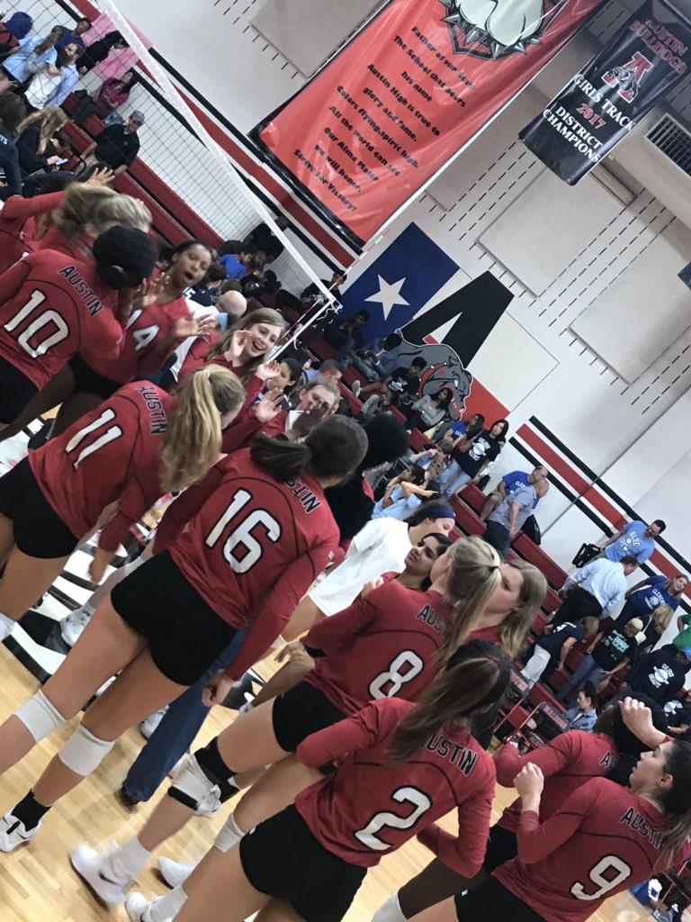 SFAHS_Bulldogs's tweet photo. Congrats to our Varsity volleyball team for winning 3 games - 1 against Clements https://t.co/IIlNYV4wpY