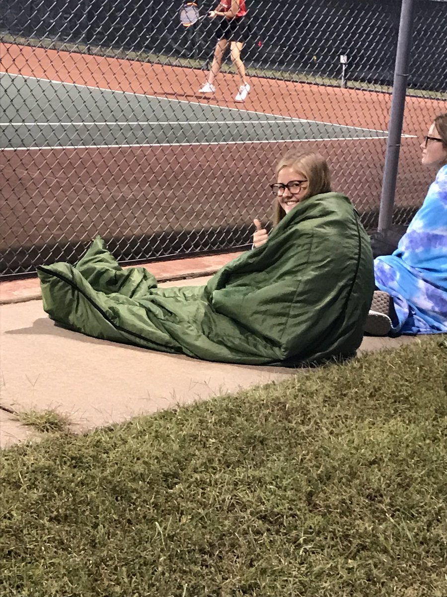 DeSotoTennis's tweet photo. Did I mention it was chilly? #goodteamates #support #bagworm https://t.co/A3kjZFUjPU