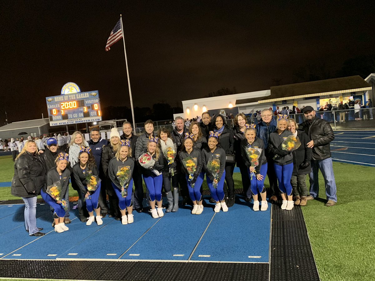 SandburgHS's tweet photo. Congratulations to all our senior members of Football, Cheer, Eaglettes, Marching Band &amp; our trainers!

Your leadership and dedication have meant the world to us.

And to your amazing parents... your time and support is so appreciated. 

It’s what makes Sandburg one of the best! https://t.co/UB1xaRZFfR