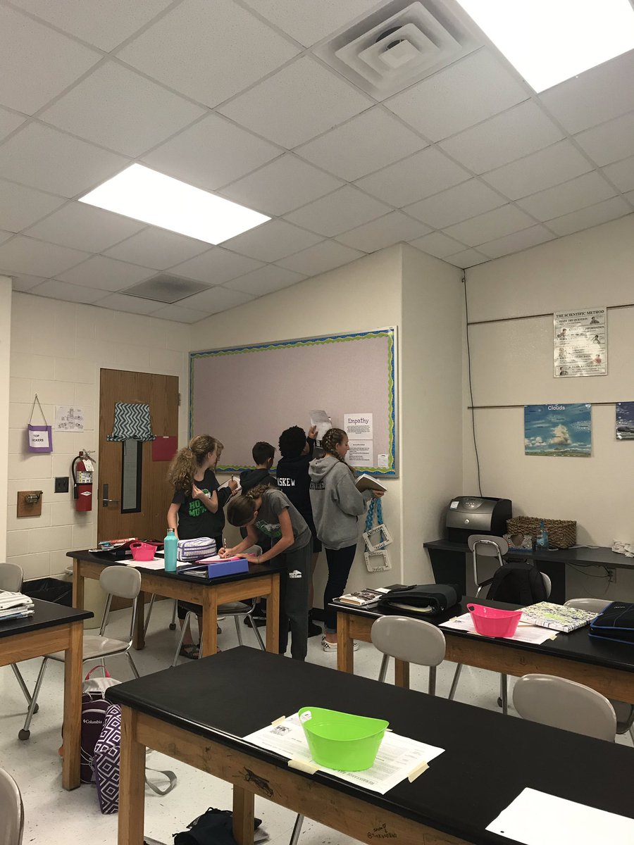 stanfij's tweet photo. Gallery Walk observing/analyzing art from the Renaissance. #ilovethesekids #ilovemyjob #HopeMiddle https://t.co/Q8wOz8Ipxv