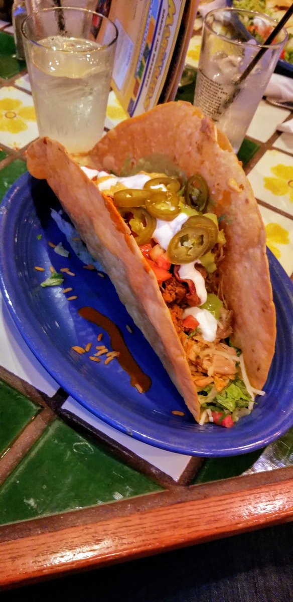 realsickyrain's tweet photo. 2lb taco. Went in a boy, came out a man. 🤗 https://t.co/aSSOf3rPAg