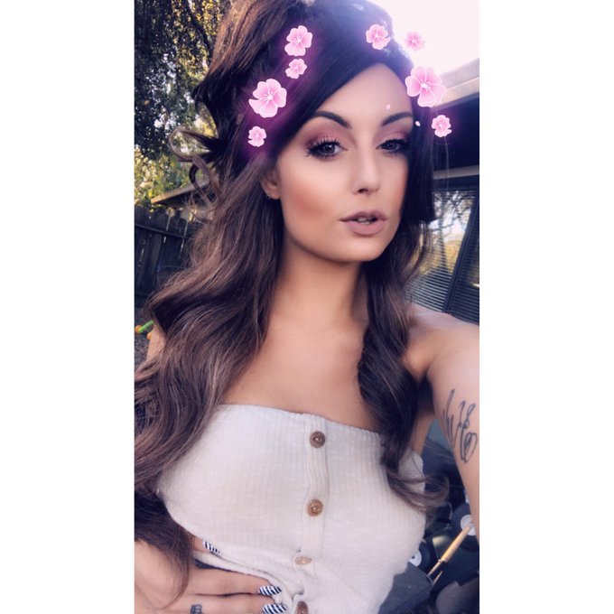 Get you a girl that can do both 😜 https://t.co/Bo54EBkVJV<a href="/tag/newprofilepic"class="tags"><span>#newprofilepic</span></a>