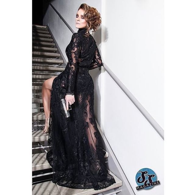 <a href="/theamyrobbins/">Amy Robbins</a> keeping it classy and beautiful 🐸💚🙌🏻 Reposting <a href="/sureshotsmag/">Sure Shots Mag</a> "Celebrating Femme Fatale Friday with this shot from our current issue of <a href="/sureshotsmag/">Sure Shots Mag</a> - see the rest of the stunning shots, plus exclusive training and lifestyle articles..… ift.tt/2RR8LwC