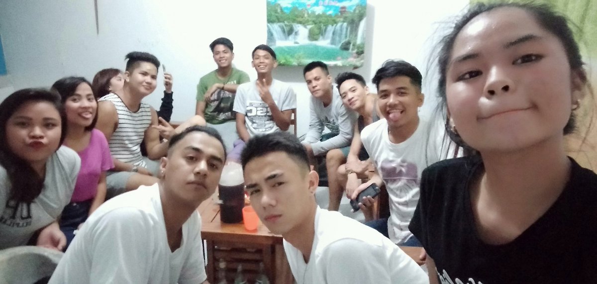 ayishllarenas18's tweet photo. That awesome moment when u get to meet your old friends after a long time. #since2009 #reunited2018 #Despidida #after9years 10•11•18 https://t.co/uB2xWG3hR0