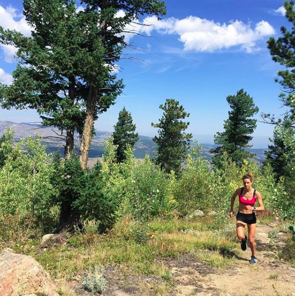 runinrabbit's tweet photo. Serious badassery going down this wknd! #rabbitPRO @RachelnHerLaces is making her #marathondebut at the #HartfordMarathon on Sat, @mcolson5 is racing the #Berkeley510K (10k) on Sunday & Ashley Nordell is racing Elk King’s Traverse Mtn #Marathon - crush it ladies!! #runinrabbit 🐰 https://t.co/fXR1zqty4B