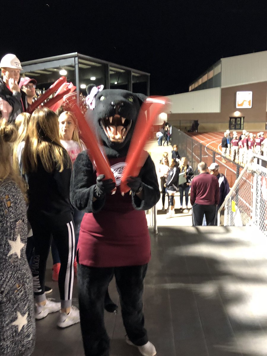 BentonStudents's tweet photo. Special guest visits the Jungle tonight. https://t.co/5sZhUfluir