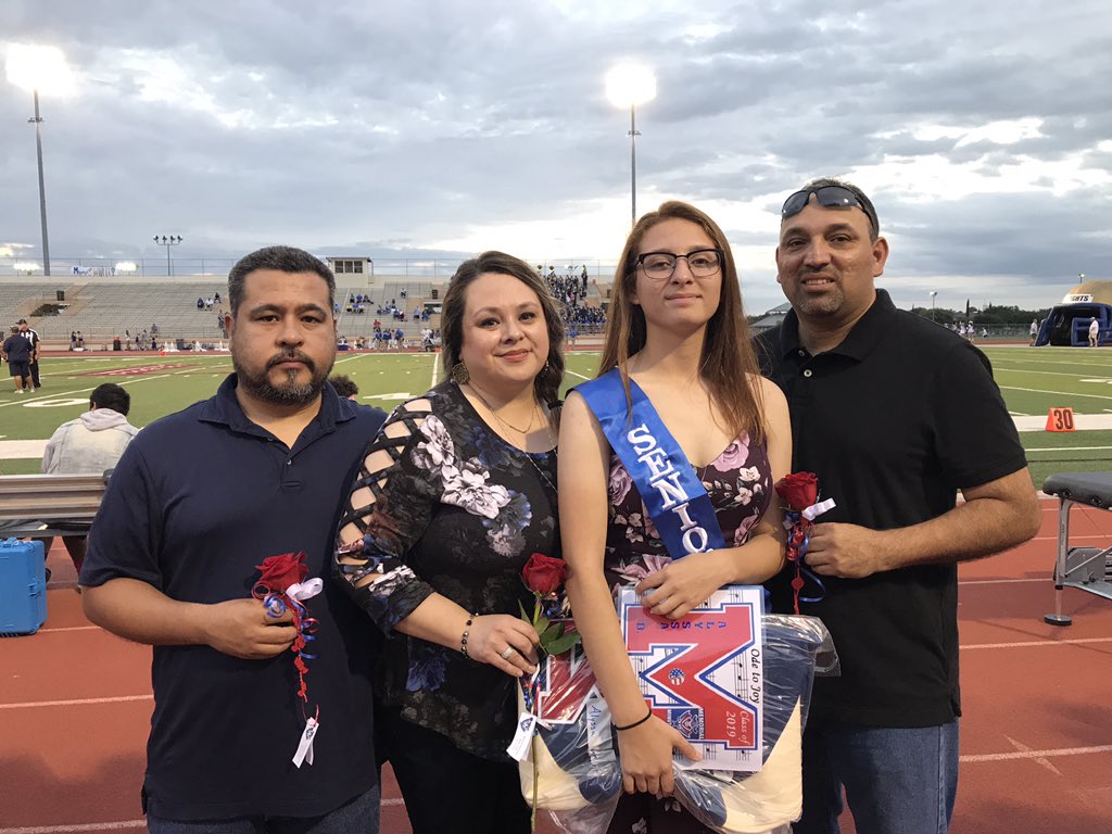 EISDMemorialHS's tweet photo. It’s senior band Parent Night! Thank you to all Minutemen band parents for your continued support. #MHSOneTeam #MHSBand https://t.co/ELBDFsJLpl