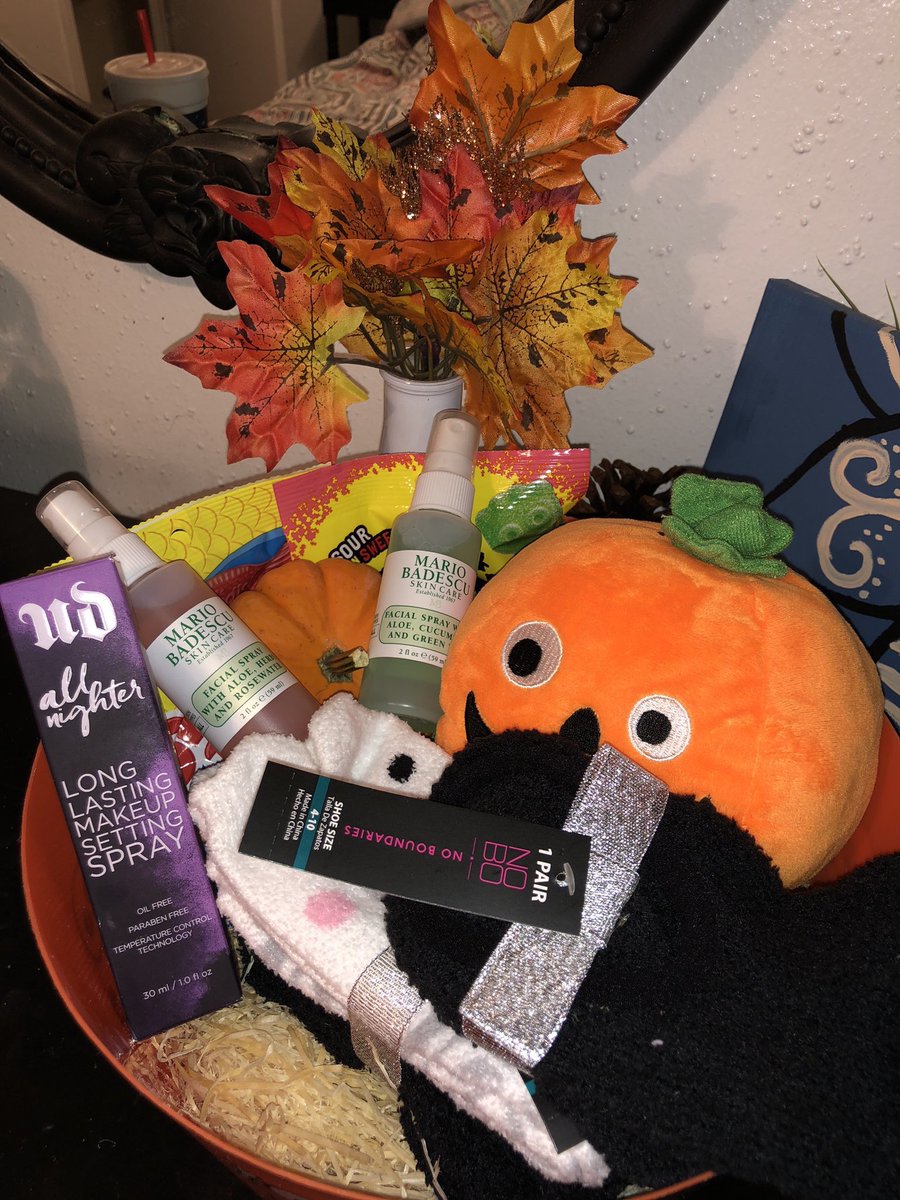 spooky basket ideas for girlfriend